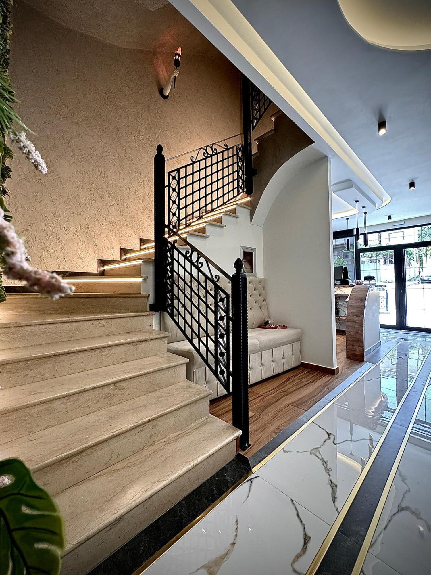 Boutique Hotel Empire Of Martin Gjirokastër Buitenkant foto